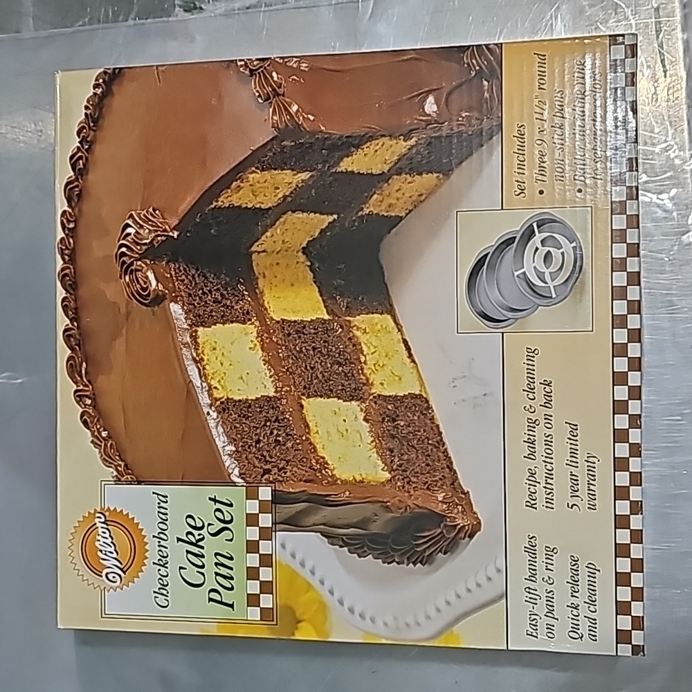 Wilton cake pan set NIP